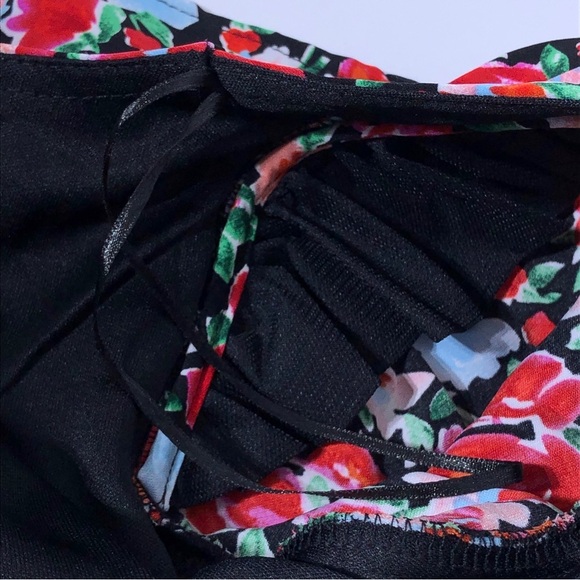 ASTR The Label Black Pink Red Floral V Neck Cropped Blouse Top sz XS - Picture 6 of 8